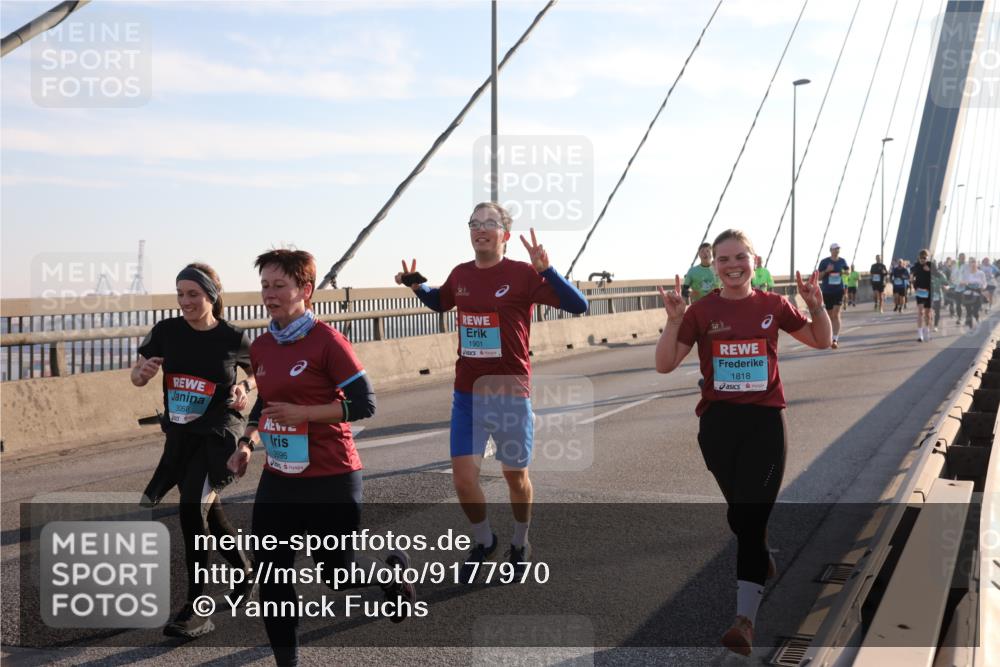 03.10.2025 - Köhlbrandbrückenlauf Yannick Fuchs http://msf.ph/oto/9177970 03.10.2025 08:30:02 Position 1 3068, 3596, 1901, 1818 meine-sportfotos.de