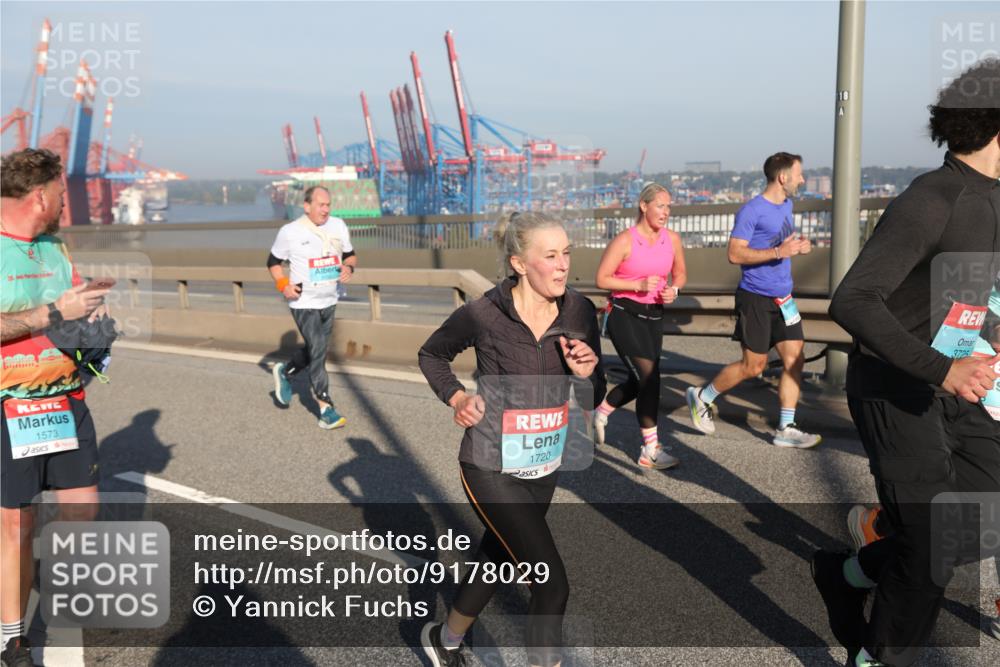03.10.2025 - Köhlbrandbrückenlauf Yannick Fuchs http://msf.ph/oto/9178029 03.10.2025 08:49:32 Position 2 1573, 1720, 18, 3725 meine-sportfotos.de