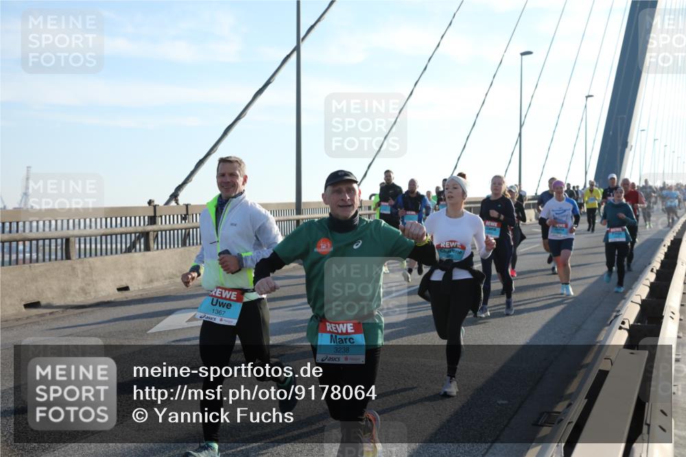 03.10.2025 - Köhlbrandbrückenlauf Yannick Fuchs http://msf.ph/oto/9178064 03.10.2025 08:30:10 Position 1 1367, 3238 meine-sportfotos.de