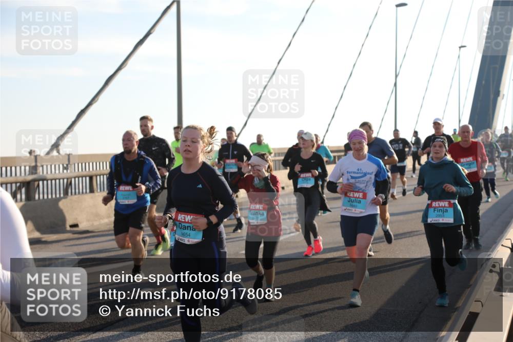 03.10.2025 - Köhlbrandbrückenlauf Yannick Fuchs http://msf.ph/oto/9178085 03.10.2025 08:30:12 Position 1 1654, 3500, 1640, 2953 meine-sportfotos.de
