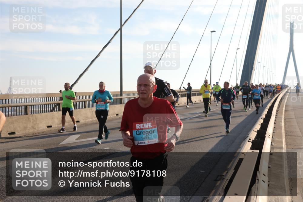 03.10.2025 - Köhlbrandbrückenlauf Yannick Fuchs http://msf.ph/oto/9178108 03.10.2025 08:30:15 Position 1 1498 meine-sportfotos.de