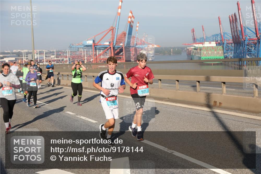 03.10.2025 - Köhlbrandbrückenlauf Yannick Fuchs http://msf.ph/oto/9178144 03.10.2025 08:49:41 Position 2 1719, 3727, 2878, 2 meine-sportfotos.de