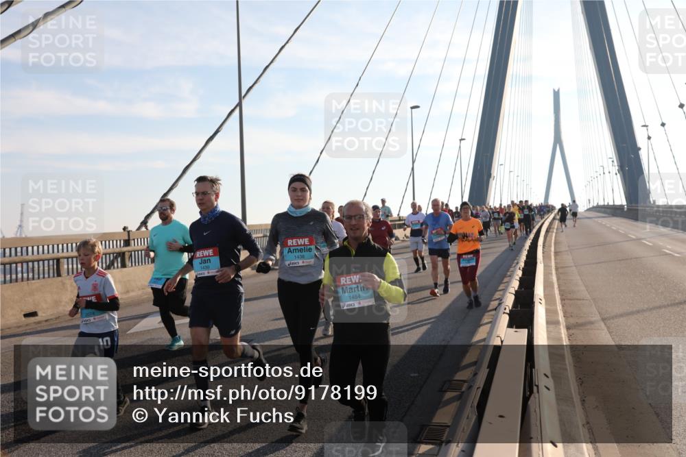 03.10.2025 - Köhlbrandbrückenlauf Yannick Fuchs http://msf.ph/oto/9178199 03.10.2025 08:30:27 Position 1 2074, 10, 1439, 1438, 1464 meine-sportfotos.de