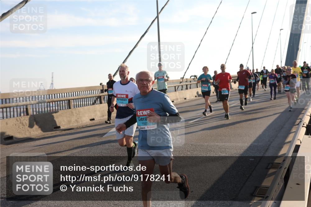 03.10.2025 - Köhlbrandbrückenlauf Yannick Fuchs http://msf.ph/oto/9178241 03.10.2025 08:30:31 Position 1 3166, 1523 meine-sportfotos.de