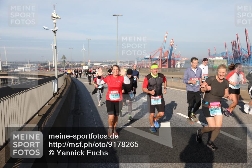 03.10.2025 - Köhlbrandbrückenlauf Yannick Fuchs http://msf.ph/oto/9178265 03.10.2025 08:49:50 Position 2 3487, 3486, 1743 meine-sportfotos.de