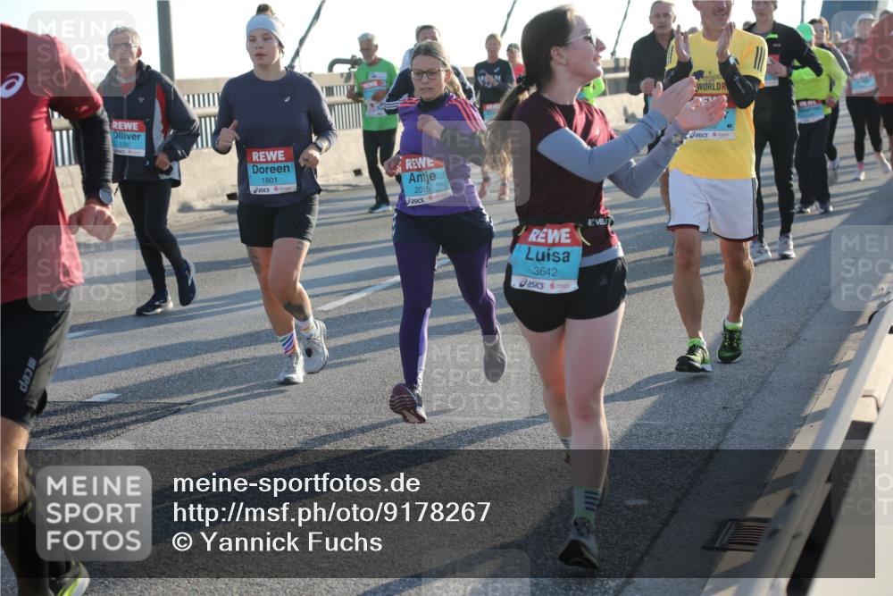 03.10.2025 - Köhlbrandbrückenlauf Yannick Fuchs http://msf.ph/oto/9178267 03.10.2025 08:30:34 Position 1 1287, 1801, 2015, 3642 meine-sportfotos.de