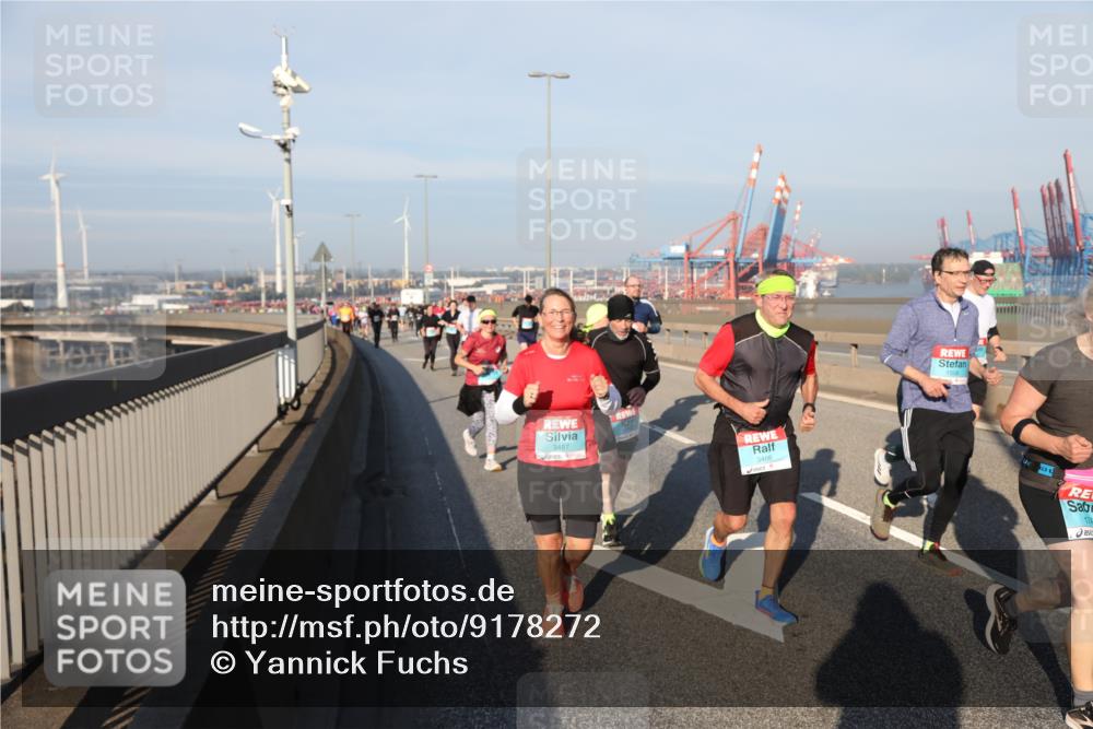 03.10.2025 - Köhlbrandbrückenlauf Yannick Fuchs http://msf.ph/oto/9178272 03.10.2025 08:49:50 Position 2 3487, 3486, 1556, 1745 meine-sportfotos.de