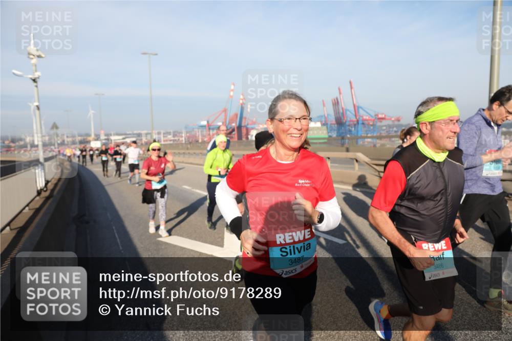 03.10.2025 - Köhlbrandbrückenlauf Yannick Fuchs http://msf.ph/oto/9178289 03.10.2025 08:49:51 Position 2 3487, 3486 meine-sportfotos.de