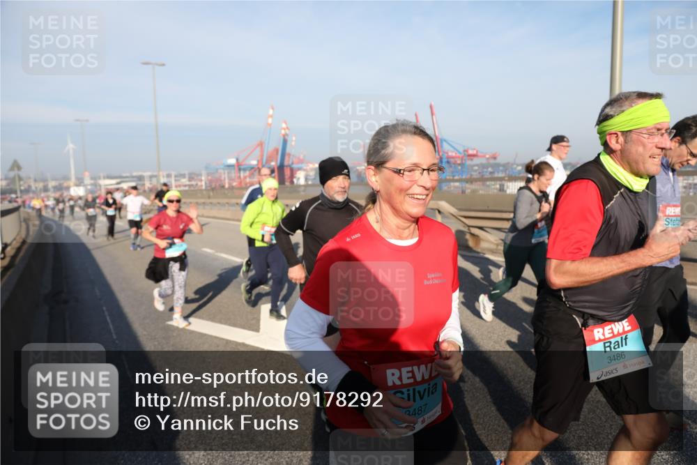 03.10.2025 - Köhlbrandbrückenlauf Yannick Fuchs http://msf.ph/oto/9178292 03.10.2025 08:49:52 Position 2 3487, 3486 meine-sportfotos.de