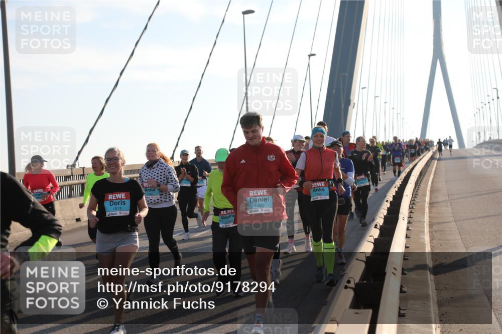 03.10.2025 - Köhlbrandbrückenlauf Yannick Fuchs http://msf.ph/oto/9178294 03.10.2025 08:30:37 Position 1 1513, 1162, 1456, 1164 meine-sportfotos.de