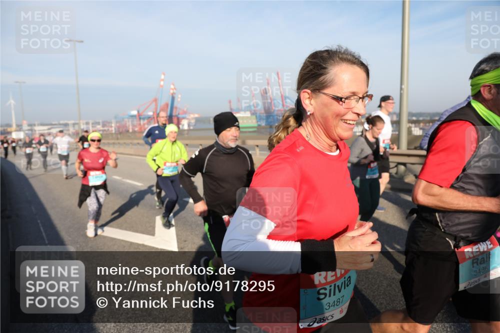 03.10.2025 - Köhlbrandbrückenlauf Yannick Fuchs http://msf.ph/oto/9178295 03.10.2025 08:49:52 Position 2 3487, 3486 meine-sportfotos.de