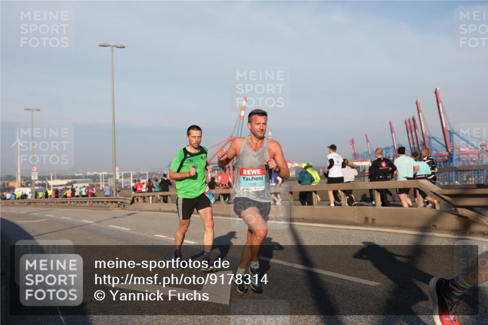 03.10.2025 - Köhlbrandbrückenlauf Yannick Fuchs http://msf.ph/oto/9178314 03.10.2025 08:30:48 Position 1 1022 meine-sportfotos.de