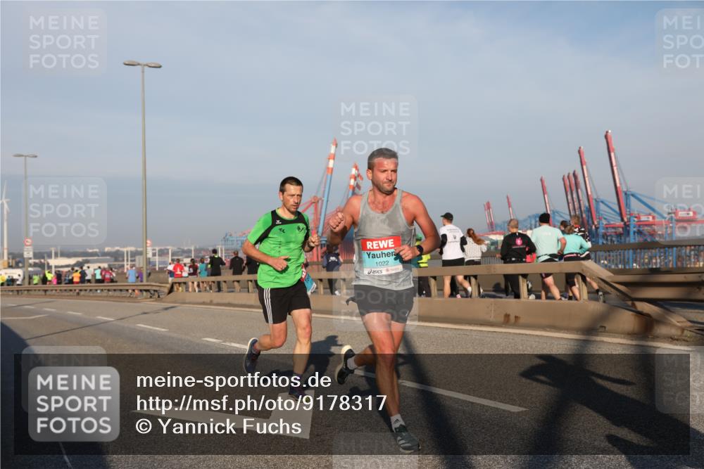 03.10.2025 - Köhlbrandbrückenlauf Yannick Fuchs http://msf.ph/oto/9178317 03.10.2025 08:30:48 Position 1 1022 meine-sportfotos.de