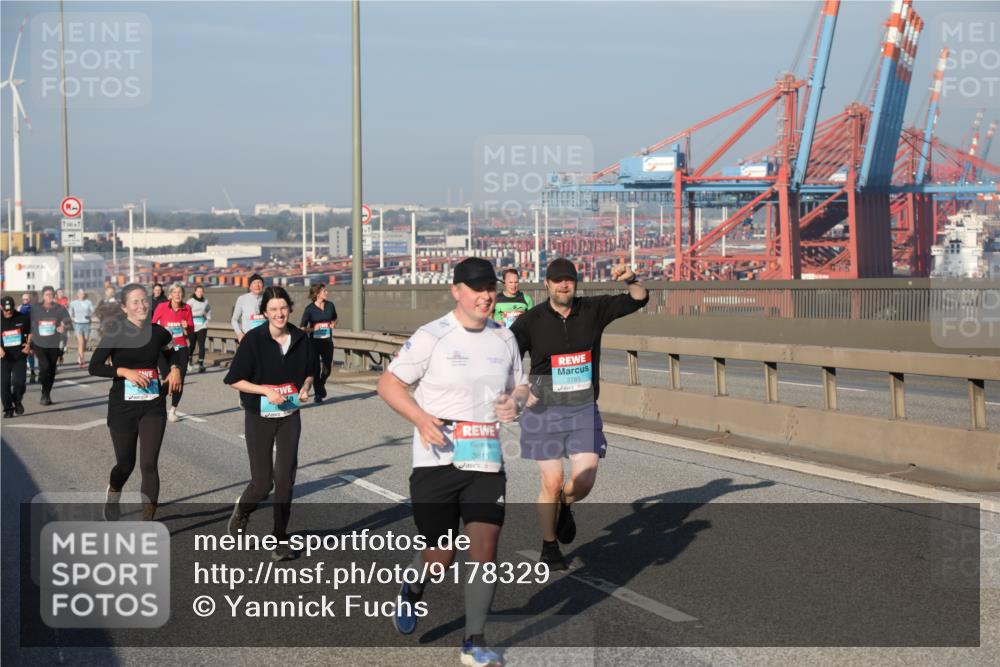 03.10.2025 - Köhlbrandbrückenlauf Yannick Fuchs http://msf.ph/oto/9178329 03.10.2025 08:49:54 Position 2 3815, 2785, 1 meine-sportfotos.de