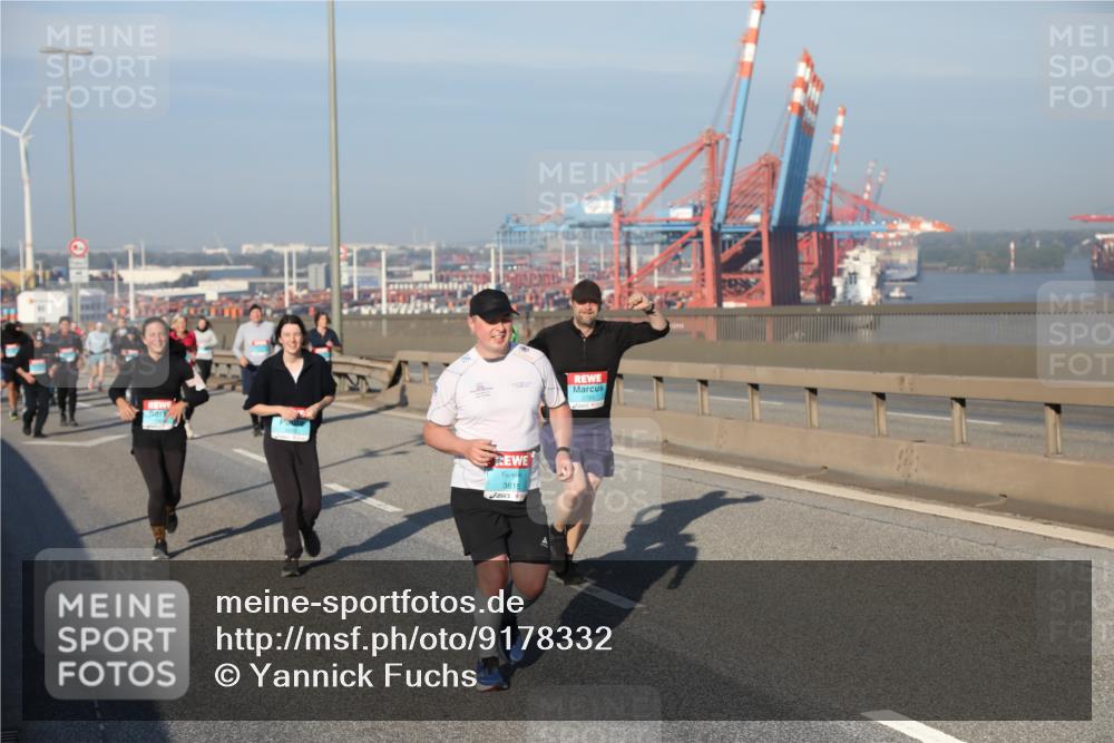 03.10.2025 - Köhlbrandbrückenlauf Yannick Fuchs http://msf.ph/oto/9178332 03.10.2025 08:49:54 Position 2 3815 meine-sportfotos.de