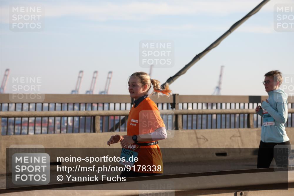 03.10.2025 - Köhlbrandbrückenlauf Yannick Fuchs http://msf.ph/oto/9178338 03.10.2025 08:31:01 Position 1 1, 1858, 45 meine-sportfotos.de