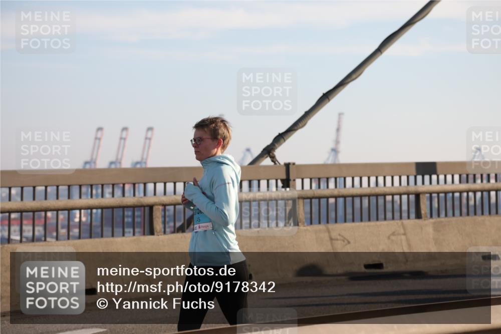 03.10.2025 - Köhlbrandbrückenlauf Yannick Fuchs http://msf.ph/oto/9178342 03.10.2025 08:31:02 Position 1 45 meine-sportfotos.de