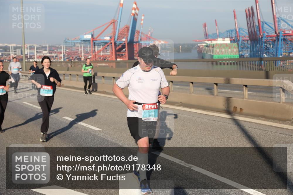 03.10.2025 - Köhlbrandbrückenlauf Yannick Fuchs http://msf.ph/oto/9178348 03.10.2025 08:49:55 Position 2 3815 meine-sportfotos.de