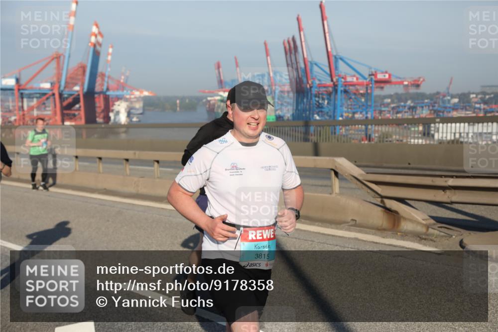 03.10.2025 - Köhlbrandbrückenlauf Yannick Fuchs http://msf.ph/oto/9178358 03.10.2025 08:49:56 Position 2 3815 meine-sportfotos.de