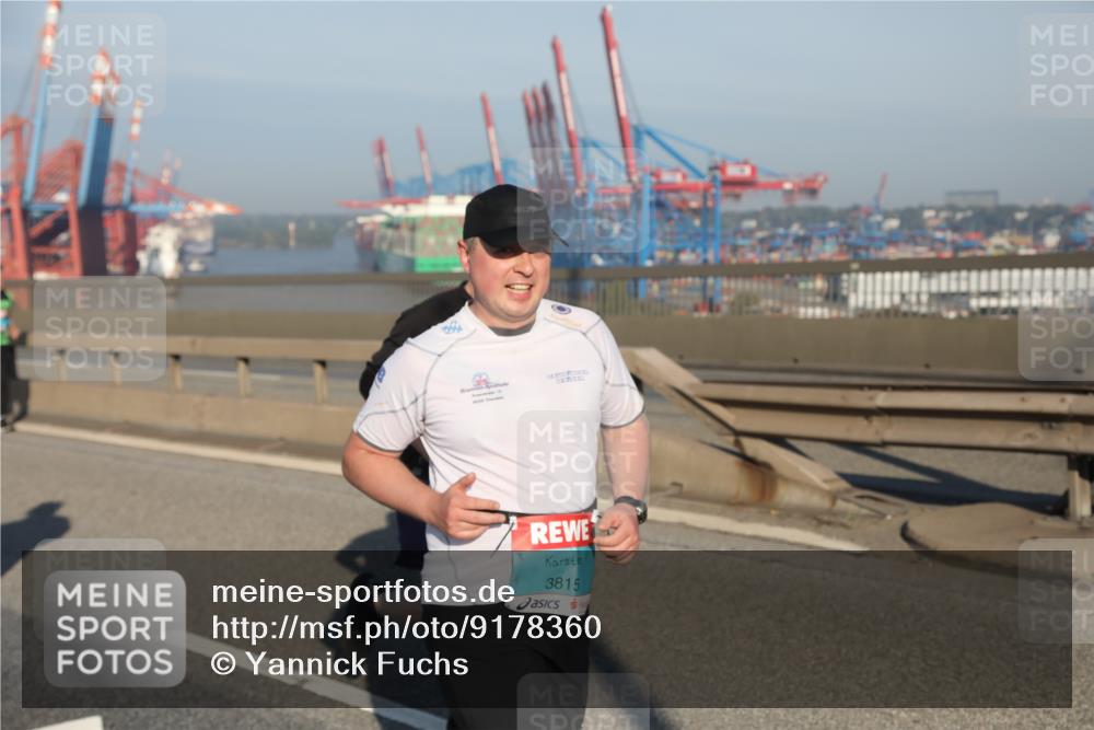 03.10.2025 - Köhlbrandbrückenlauf Yannick Fuchs http://msf.ph/oto/9178360 03.10.2025 08:49:56 Position 2 3815 meine-sportfotos.de