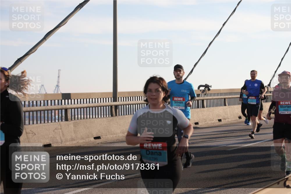 03.10.2025 - Köhlbrandbrückenlauf Yannick Fuchs http://msf.ph/oto/9178361 03.10.2025 08:31:06 Position 1 1796, 3394, 2832 meine-sportfotos.de