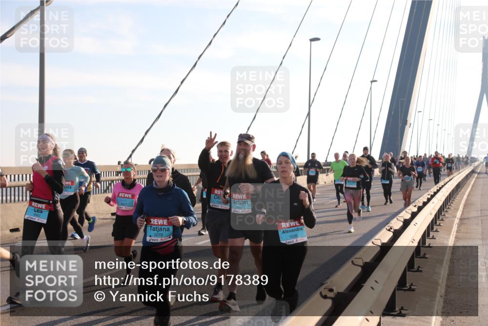 03.10.2025 - Köhlbrandbrückenlauf Yannick Fuchs http://msf.ph/oto/9178389 03.10.2025 08:31:09 Position 1 2957, 2079, 139, 1419, 1538 meine-sportfotos.de