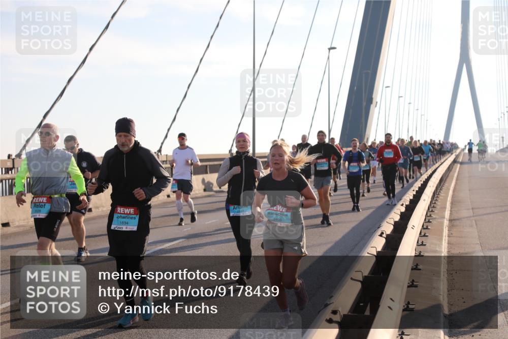 03.10.2025 - Köhlbrandbrückenlauf Yannick Fuchs http://msf.ph/oto/9178439 03.10.2025 08:31:14 Position 1 3528, 1634, 2499 meine-sportfotos.de