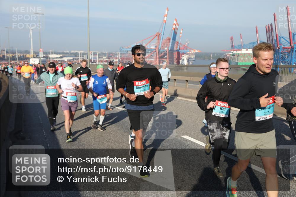 03.10.2025 - Köhlbrandbrückenlauf Yannick Fuchs http://msf.ph/oto/9178449 03.10.2025 08:50:09 Position 2 2168, 1551, 2577 meine-sportfotos.de