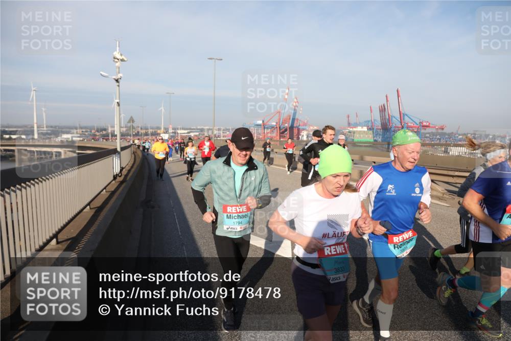 03.10.2025 - Köhlbrandbrückenlauf Yannick Fuchs http://msf.ph/oto/9178478 03.10.2025 08:50:11 Position 2 1794, 3833, 3505 meine-sportfotos.de