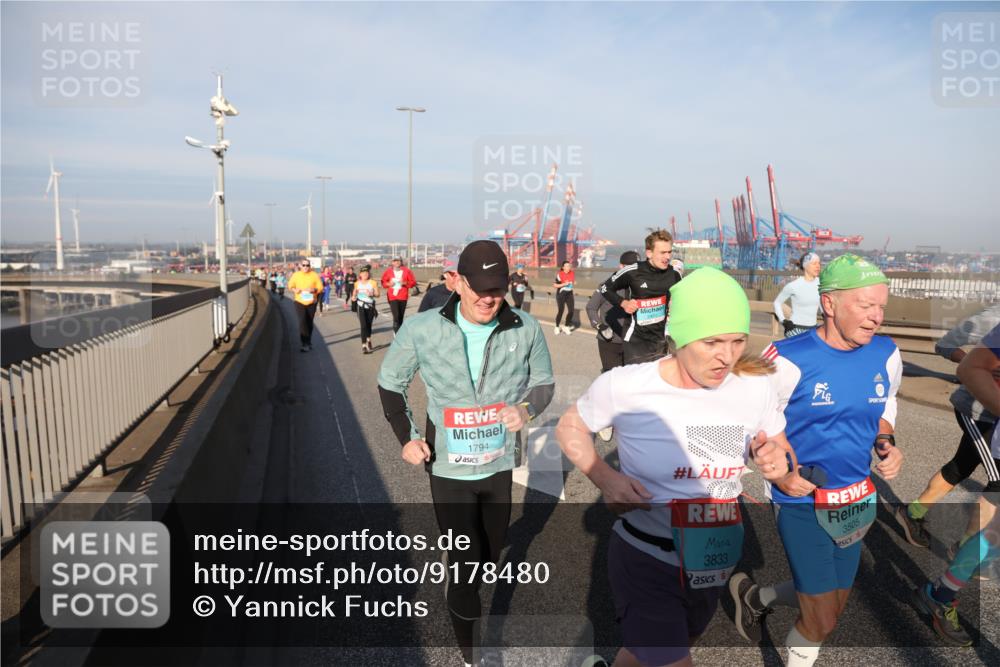 03.10.2025 - Köhlbrandbrückenlauf Yannick Fuchs http://msf.ph/oto/9178480 03.10.2025 08:50:12 Position 2 2422, 1794, 3833, 3505 meine-sportfotos.de