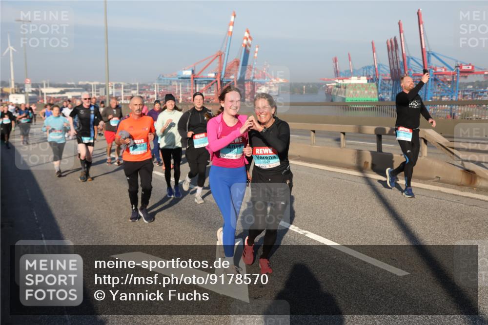 03.10.2025 - Köhlbrandbrückenlauf Yannick Fuchs http://msf.ph/oto/9178570 03.10.2025 08:50:22 Position 2 1049 meine-sportfotos.de