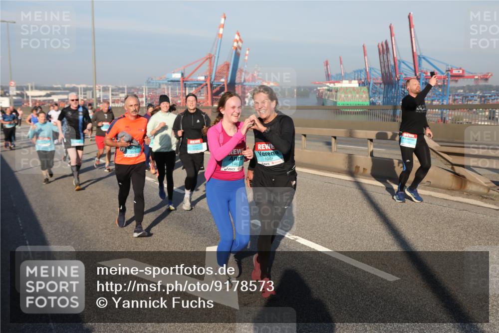 03.10.2025 - Köhlbrandbrückenlauf Yannick Fuchs http://msf.ph/oto/9178573 03.10.2025 08:50:22 Position 2 1461, 1049 meine-sportfotos.de