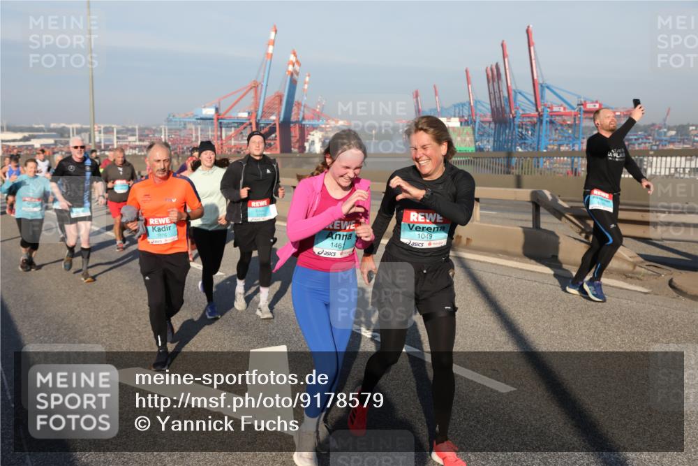 03.10.2025 - Köhlbrandbrückenlauf Yannick Fuchs http://msf.ph/oto/9178579 03.10.2025 08:50:22 Position 2 3576, 1461, 1049 meine-sportfotos.de