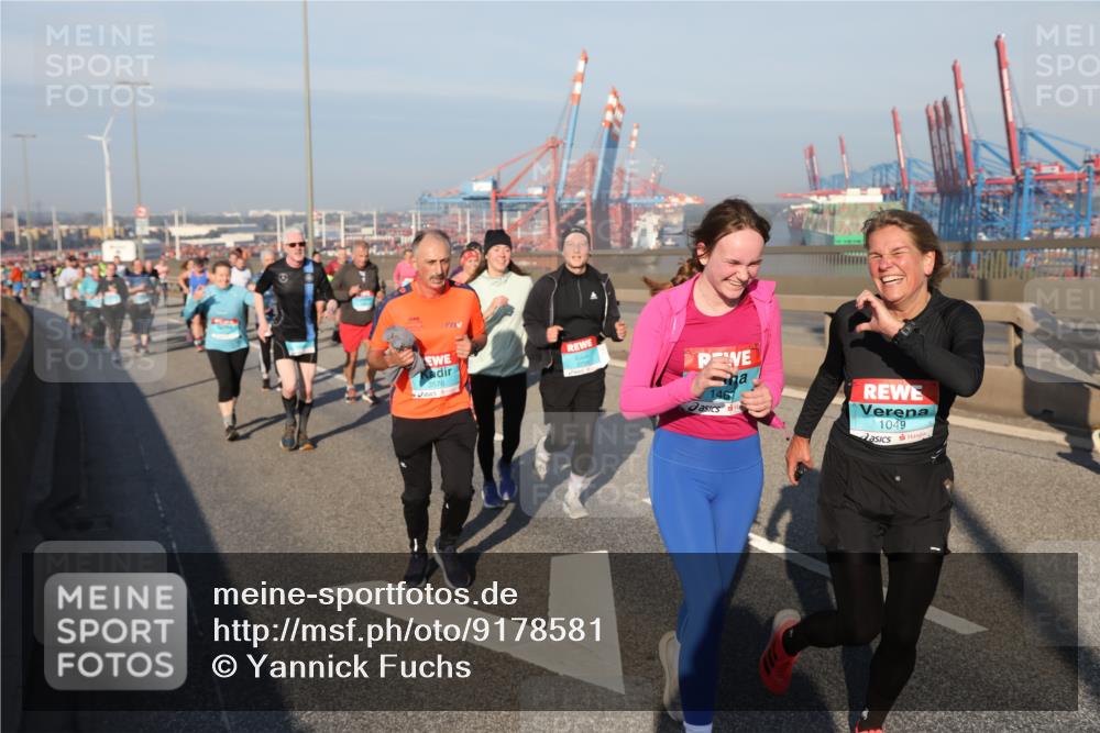 03.10.2025 - Köhlbrandbrückenlauf Yannick Fuchs http://msf.ph/oto/9178581 03.10.2025 08:50:22 Position 2 3576, 146, 1049 meine-sportfotos.de