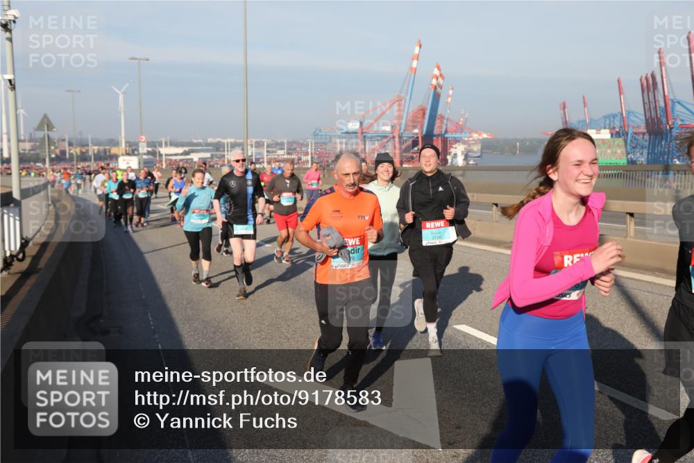 03.10.2025 - Köhlbrandbrückenlauf Yannick Fuchs http://msf.ph/oto/9178583 03.10.2025 08:50:23 Position 2 3758 meine-sportfotos.de