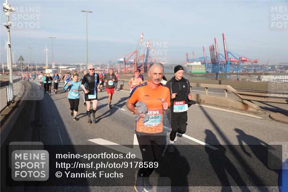 03.10.2025 - Köhlbrandbrückenlauf Yannick Fuchs http://msf.ph/oto/9178589 03.10.2025 08:50:24 Position 2 3576, 3758 meine-sportfotos.de