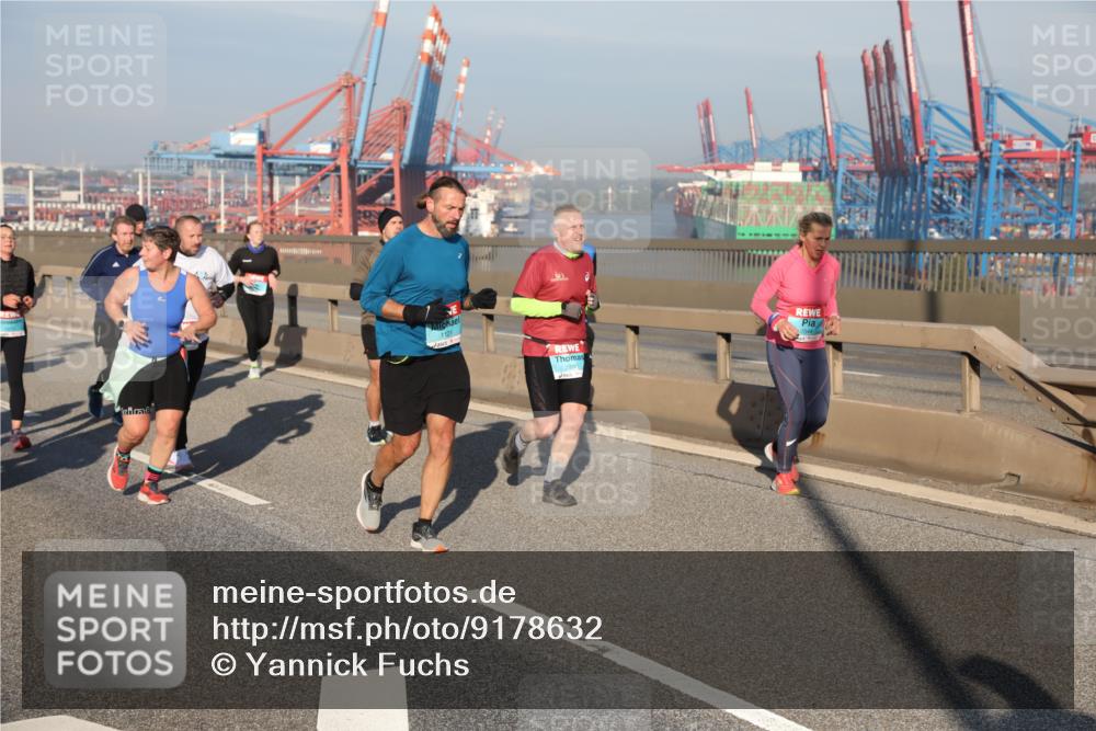 03.10.2025 - Köhlbrandbrückenlauf Yannick Fuchs http://msf.ph/oto/9178632 03.10.2025 08:50:28 Position 2 1121, 2800, 2544 meine-sportfotos.de