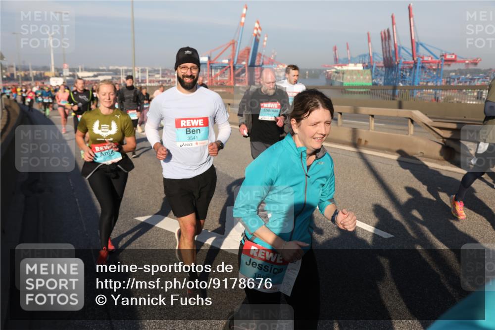 03.10.2025 - Köhlbrandbrückenlauf Yannick Fuchs http://msf.ph/oto/9178676 03.10.2025 08:50:34 Position 2 3541, 1941, 1859 meine-sportfotos.de