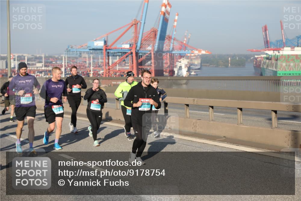 03.10.2025 - Köhlbrandbrückenlauf Yannick Fuchs http://msf.ph/oto/9178754 03.10.2025 08:50:42 Position 2 3557, 2641 meine-sportfotos.de