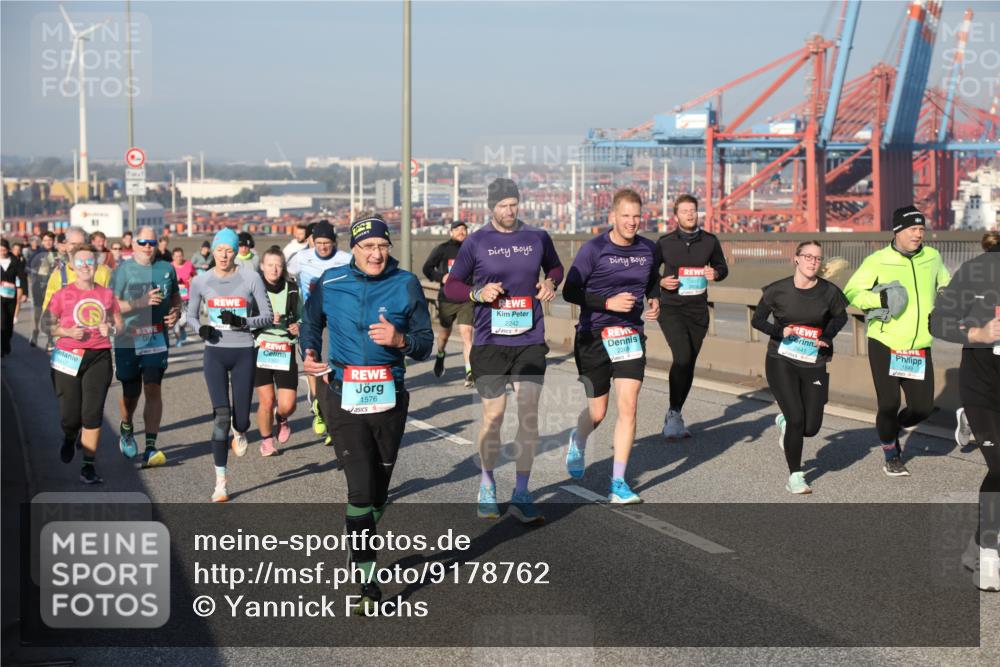 03.10.2025 - Köhlbrandbrückenlauf Yannick Fuchs http://msf.ph/oto/9178762 03.10.2025 08:50:43 Position 2 417, 1576, 2242, 2269, 2641, 1549 meine-sportfotos.de