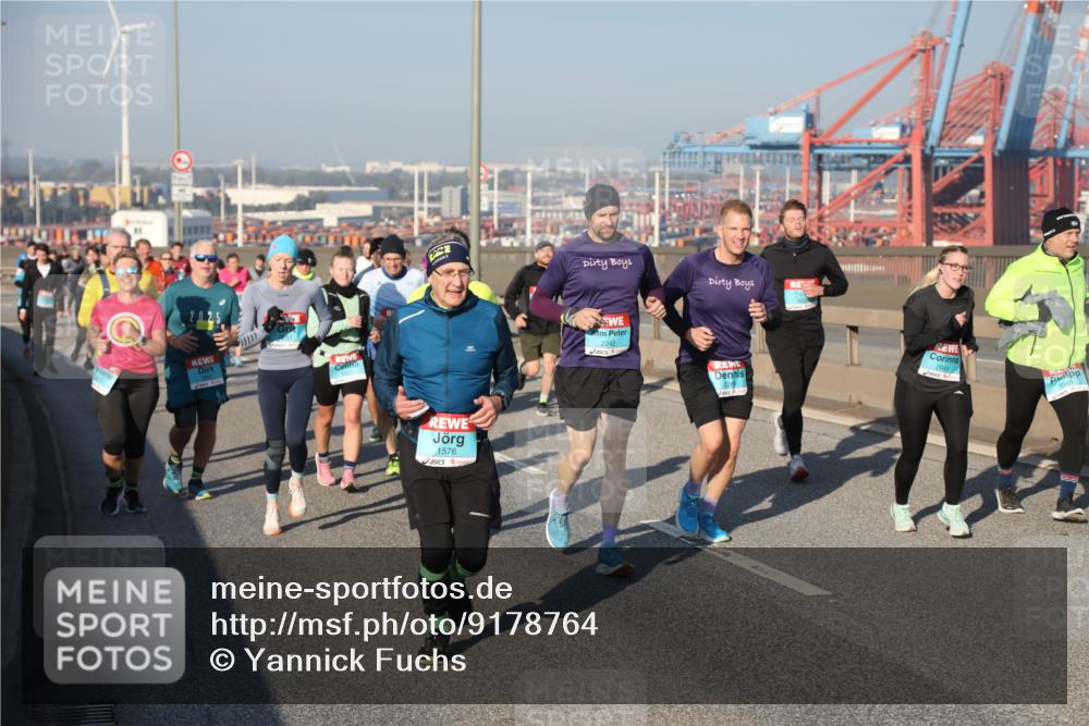 03.10.2025 - Köhlbrandbrückenlauf Yannick Fuchs http://msf.ph/oto/9178764 03.10.2025 08:50:43 Position 2 1576, 2242, 226, 2641, 549 meine-sportfotos.de
