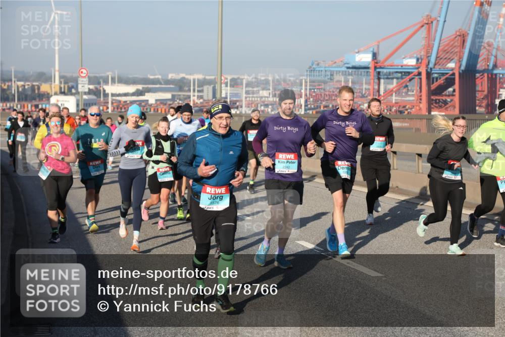 03.10.2025 - Köhlbrandbrückenlauf Yannick Fuchs http://msf.ph/oto/9178766 03.10.2025 08:50:43 Position 2 2025, 3051, 1576, 2242, 226 meine-sportfotos.de