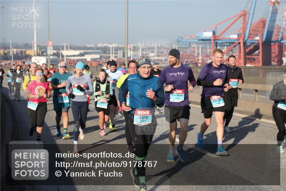 03.10.2025 - Köhlbrandbrückenlauf Yannick Fuchs http://msf.ph/oto/9178767 03.10.2025 08:50:43 Position 2 24, 2, 1576, 2242, 2268 meine-sportfotos.de