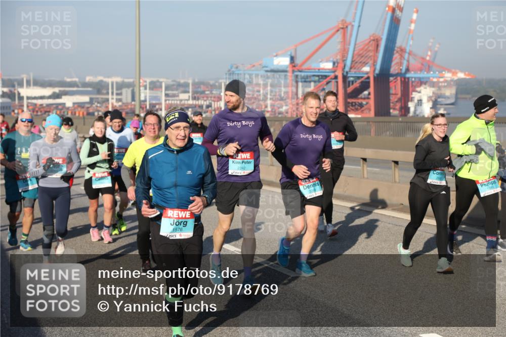 03.10.2025 - Köhlbrandbrückenlauf Yannick Fuchs http://msf.ph/oto/9178769 03.10.2025 08:50:44 Position 2 1576, 2242, 226, 1549 meine-sportfotos.de