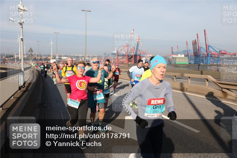 03.10.2025 - Köhlbrandbrückenlauf Yannick Fuchs http://msf.ph/oto/9178791 03.10.2025 08:50:47 Position 2 3417, 1503, 3697, 3051 meine-sportfotos.de
