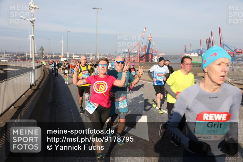 03.10.2025 - Köhlbrandbrückenlauf Yannick Fuchs http://msf.ph/oto/9178795 03.10.2025 08:50:47 Position 2 3417, 3697, 3051 meine-sportfotos.de