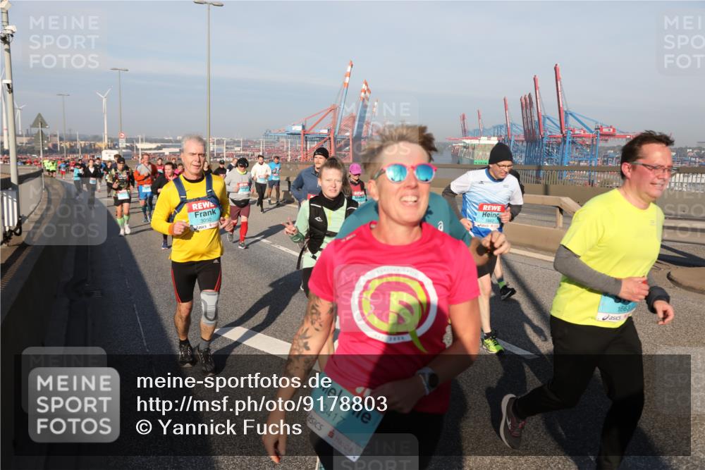03.10.2025 - Köhlbrandbrückenlauf Yannick Fuchs http://msf.ph/oto/9178803 03.10.2025 08:50:48 Position 2 3050, 3417, 1862, 1663 meine-sportfotos.de