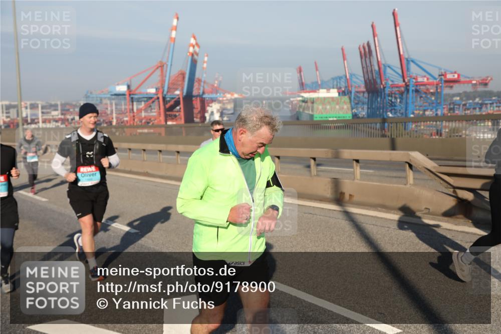03.10.2025 - Köhlbrandbrückenlauf Yannick Fuchs http://msf.ph/oto/9178900 03.10.2025 08:50:59 Position 2  meine-sportfotos.de