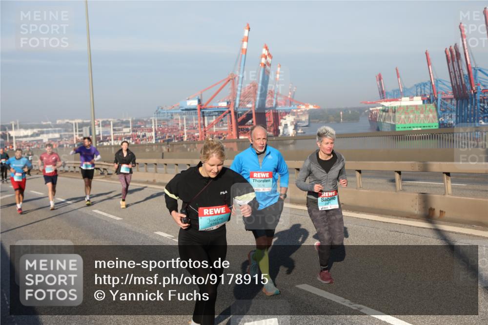 03.10.2025 - Köhlbrandbrückenlauf Yannick Fuchs http://msf.ph/oto/9178915 03.10.2025 08:51:04 Position 2 3676, 3755 meine-sportfotos.de