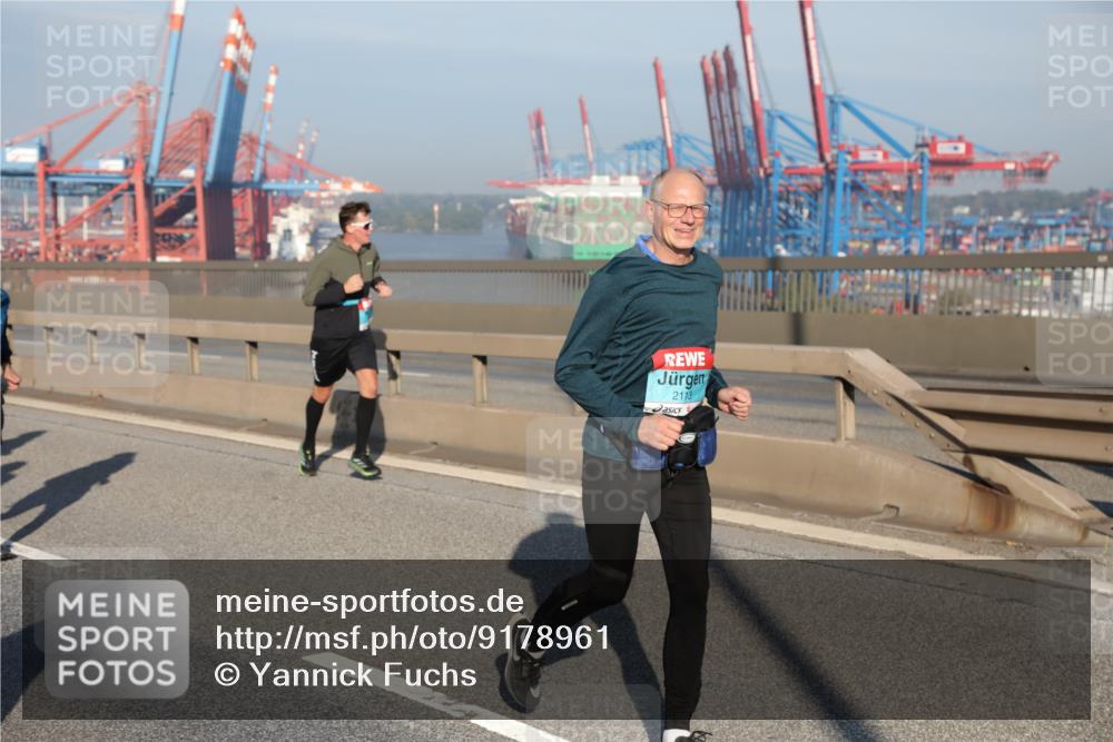 03.10.2025 - Köhlbrandbrückenlauf Yannick Fuchs http://msf.ph/oto/9178961 03.10.2025 08:51:16 Position 2 2113 meine-sportfotos.de